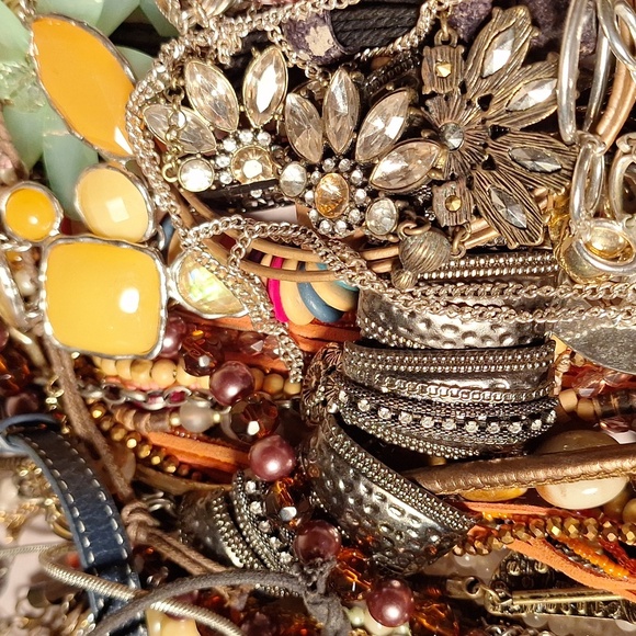 5 LBS Wearable Necklaces 45 Count Some Branded BEADS Chains BOHO Hippie Styles - Picture 7 of 9